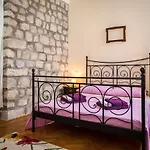 Old Palace Apartment *